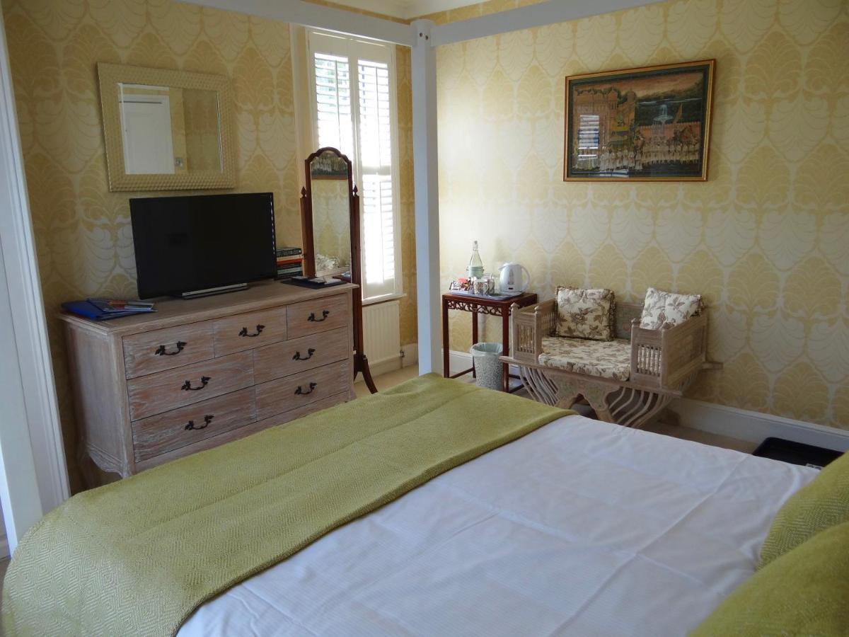 Number 8 Cheltenham Bed & Breakfast Bagian luar foto